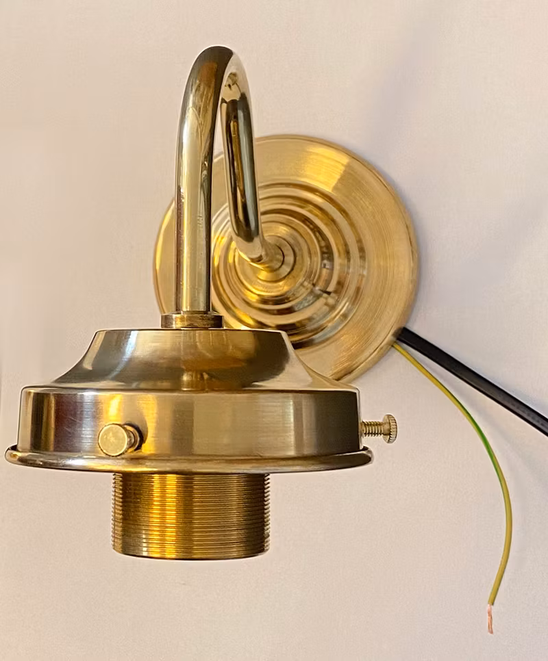 Vägglampa i mässing