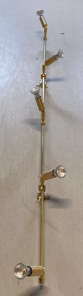 Spotskena i obehandlad mässing PROTOTYP E14