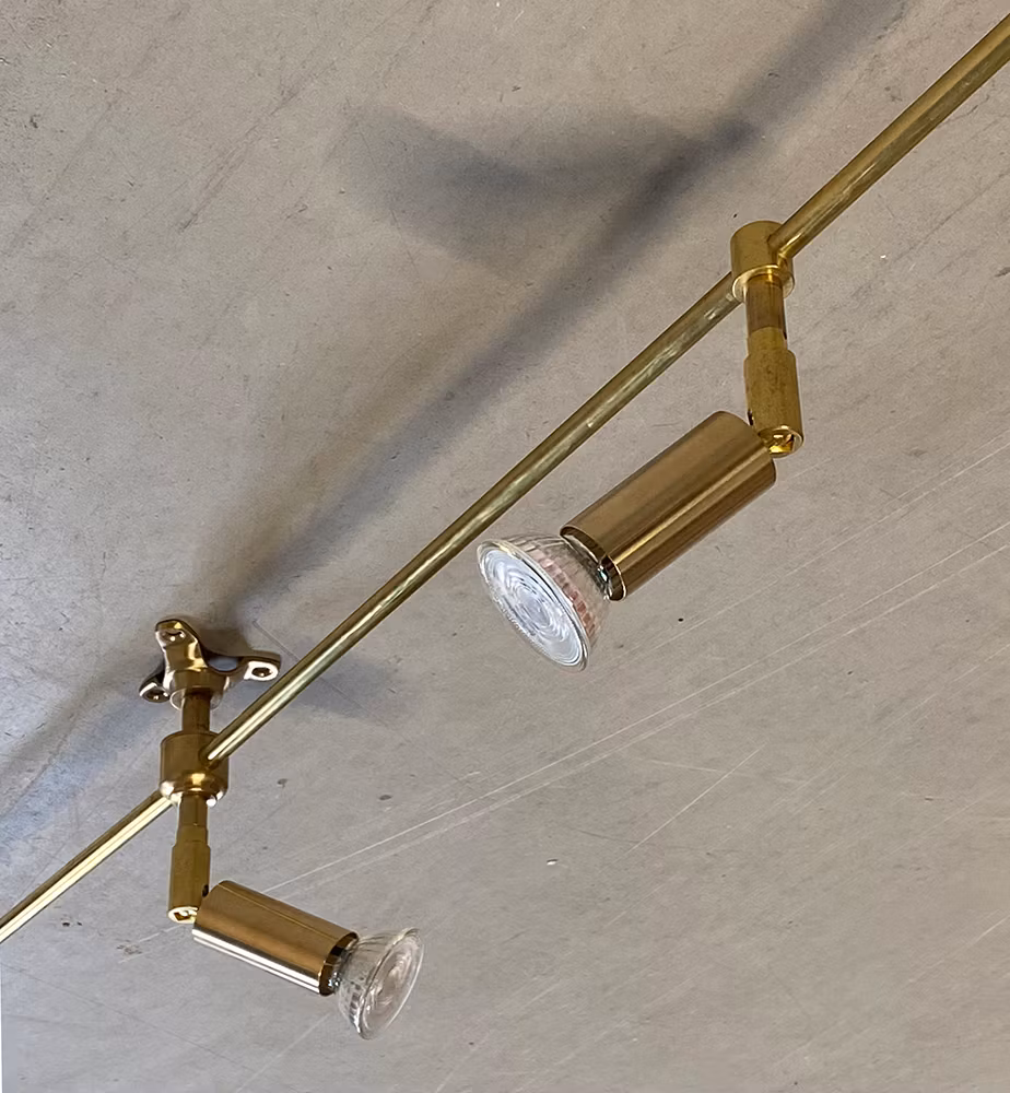 Spotskena i obehandlad mässing liten cylinder GU10 PROTOTYP