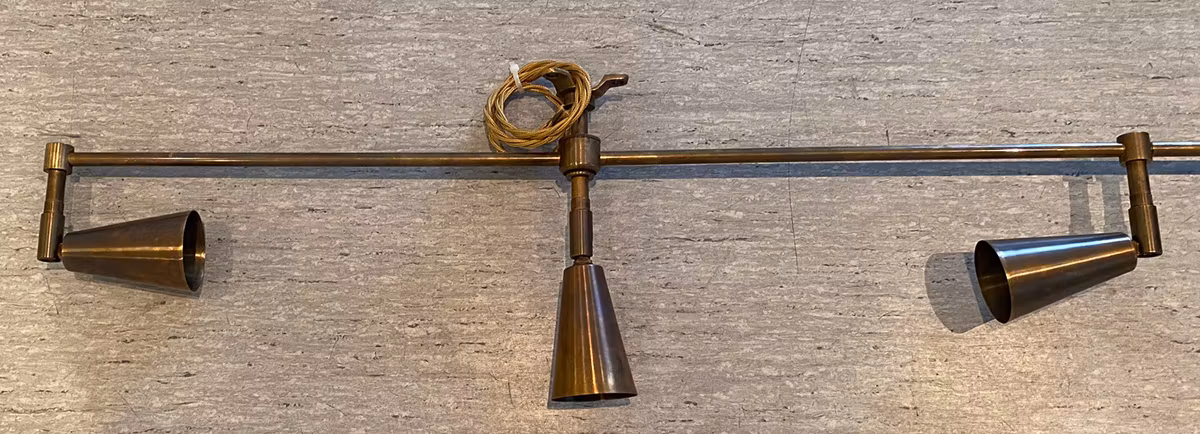 Spotskena i vintagebehandlad mässing PROTOTYP