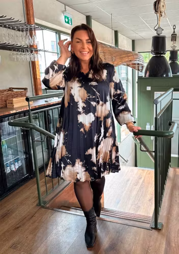 Isay Klänninge Golden