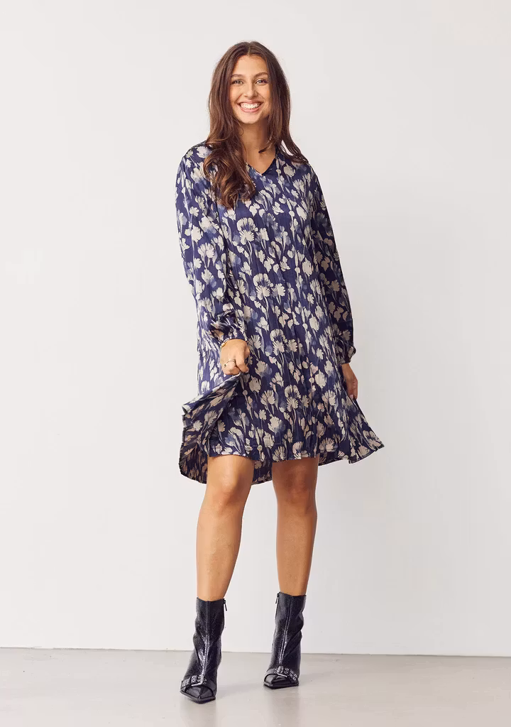 Isay Klänninng Bitten Blue