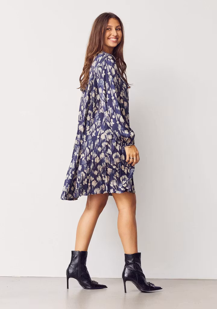 Isay Klänninng Bitten Blue