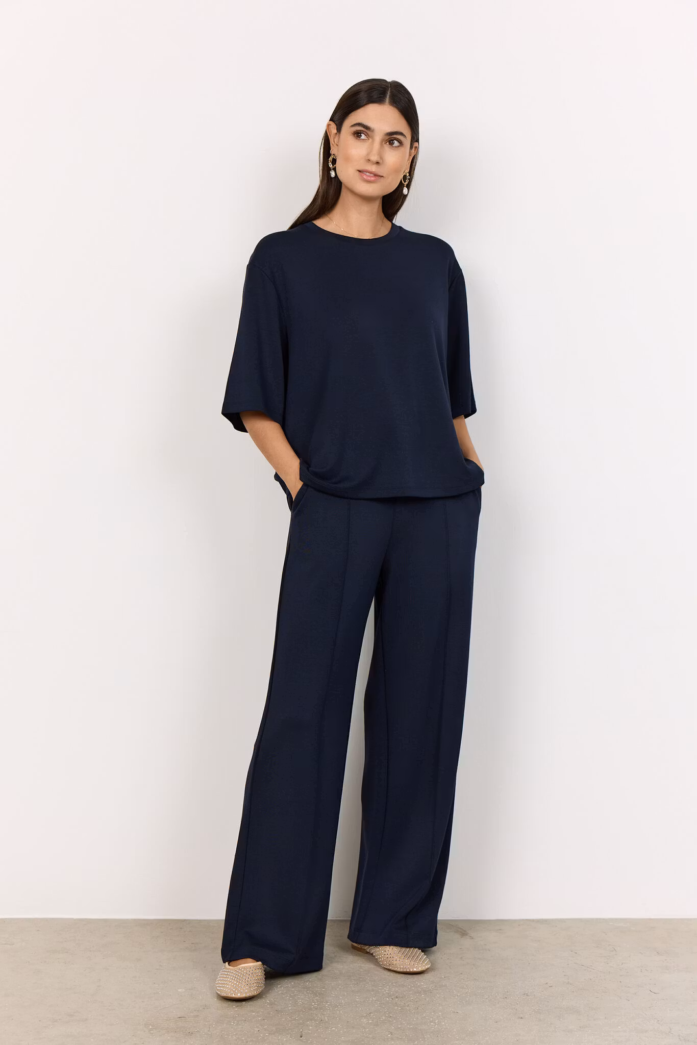 Skönaste byxan "Ever" !!Hel-lång med pressveck Marin