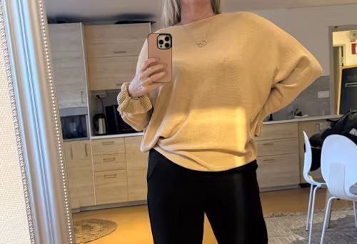 Tröja med fin" volang-ärm