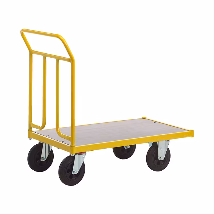 Produktbild på gul lagervagn från Ravendo med gavel, fyra massiva hjul, varav två är fasta och två är vridbara.