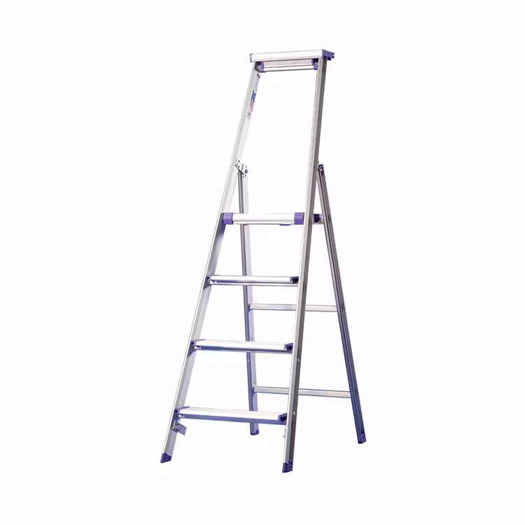 Produktbild på trappstege Pro Classic i aluminium från Jumbo, med blå detaljer, tre steg, plattform, säkerhetsbygel och verktygshylla, artnr TSE104.
