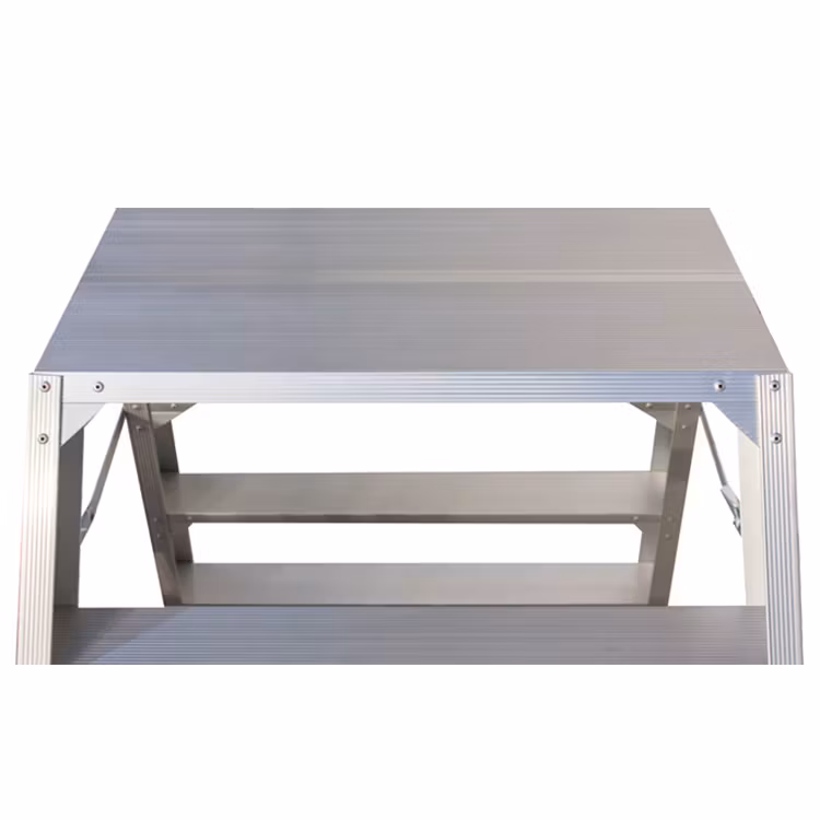 Detaljerad produktbild på extra bred plattform på arbetsbock Super Proff från Jumbo i anodiserad aluminium.