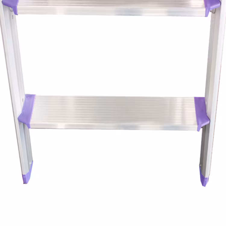 Detaljerad produktbild på ett 8 cm djupt trappsteg på arbetsbock Pro Classic från Jumbo i anodiserad aluminium med blå detaljer.