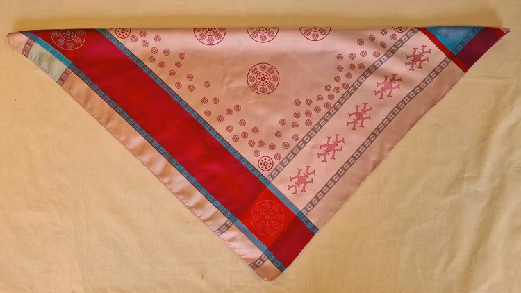 Hearvvaliidni 2111 A  ½ vit-cerise