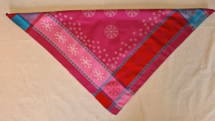 Hearvvaliidni 2111 A  ½ vit-cerise
