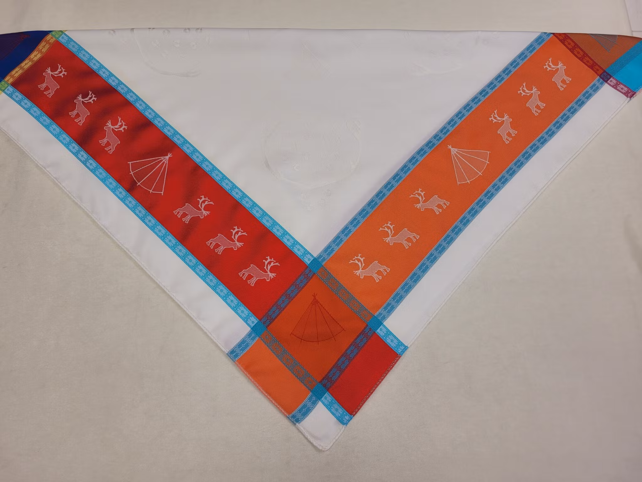 Lávvoliidni 2303A ½  vit-vit