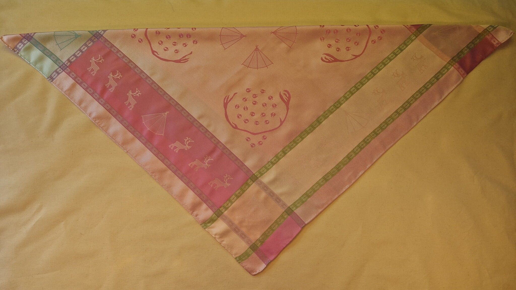 Lávvoliidni 2405A ½ vit-rosa