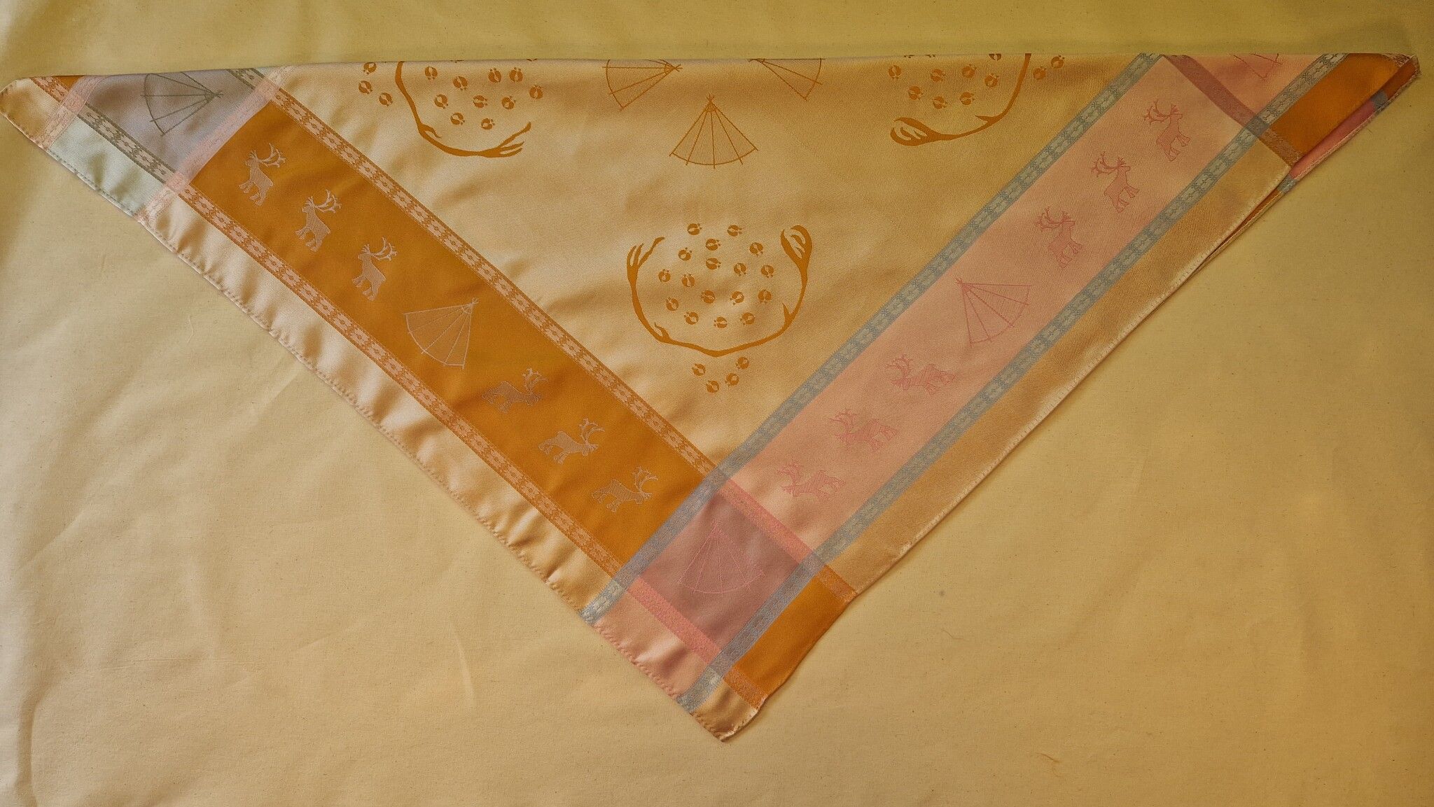 Lávvoliidni 2412C ½ vit-okergul