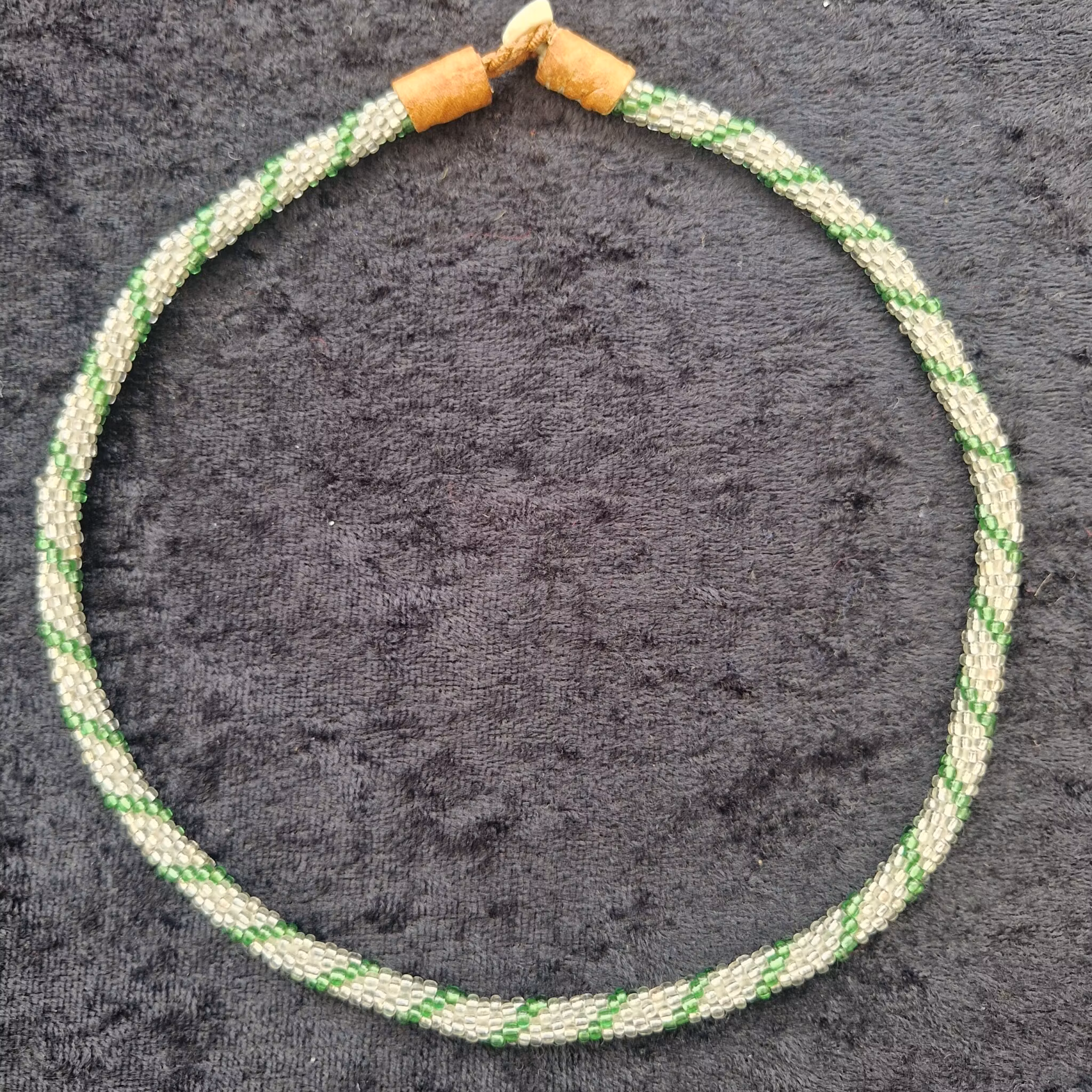 Pärlhalsband 40,5 & 42 cm - silver och grönt