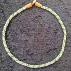 Pärlhalsband 40,5 & 42 cm - silver och grönt