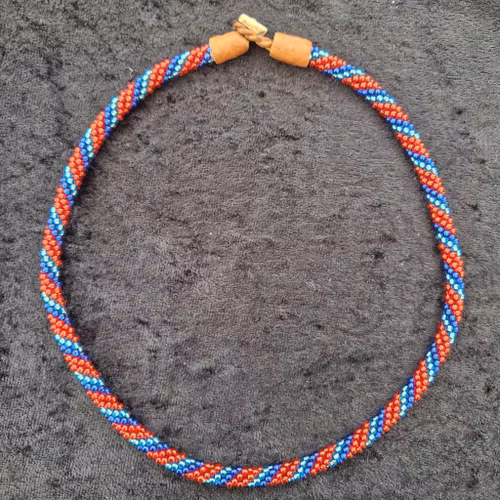Pärlhalsband 42 cm - röd blå turkos