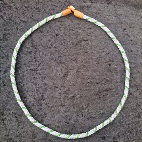 Pärlhalsband 53 cm - ljuslila grön vit