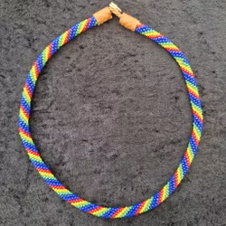 Pärlhalsband 45,5 cm - blå röd gul grön
