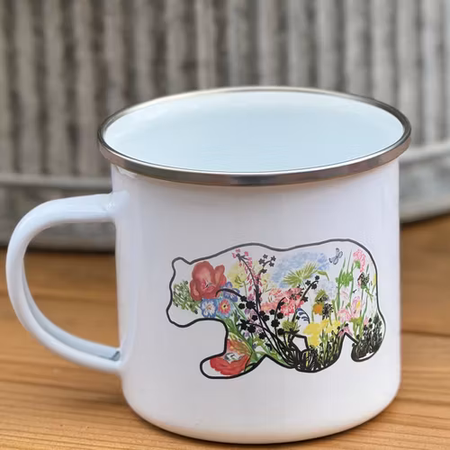 Emaljmugg med Björn och Blommor – Vit med Silverkant