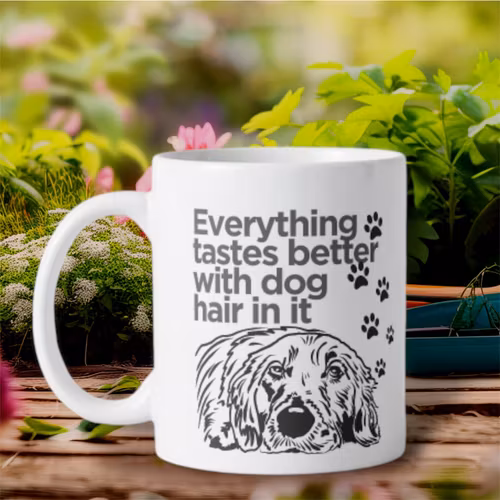 Personlig Mugg  med text Everything tastes better with dog hair in it