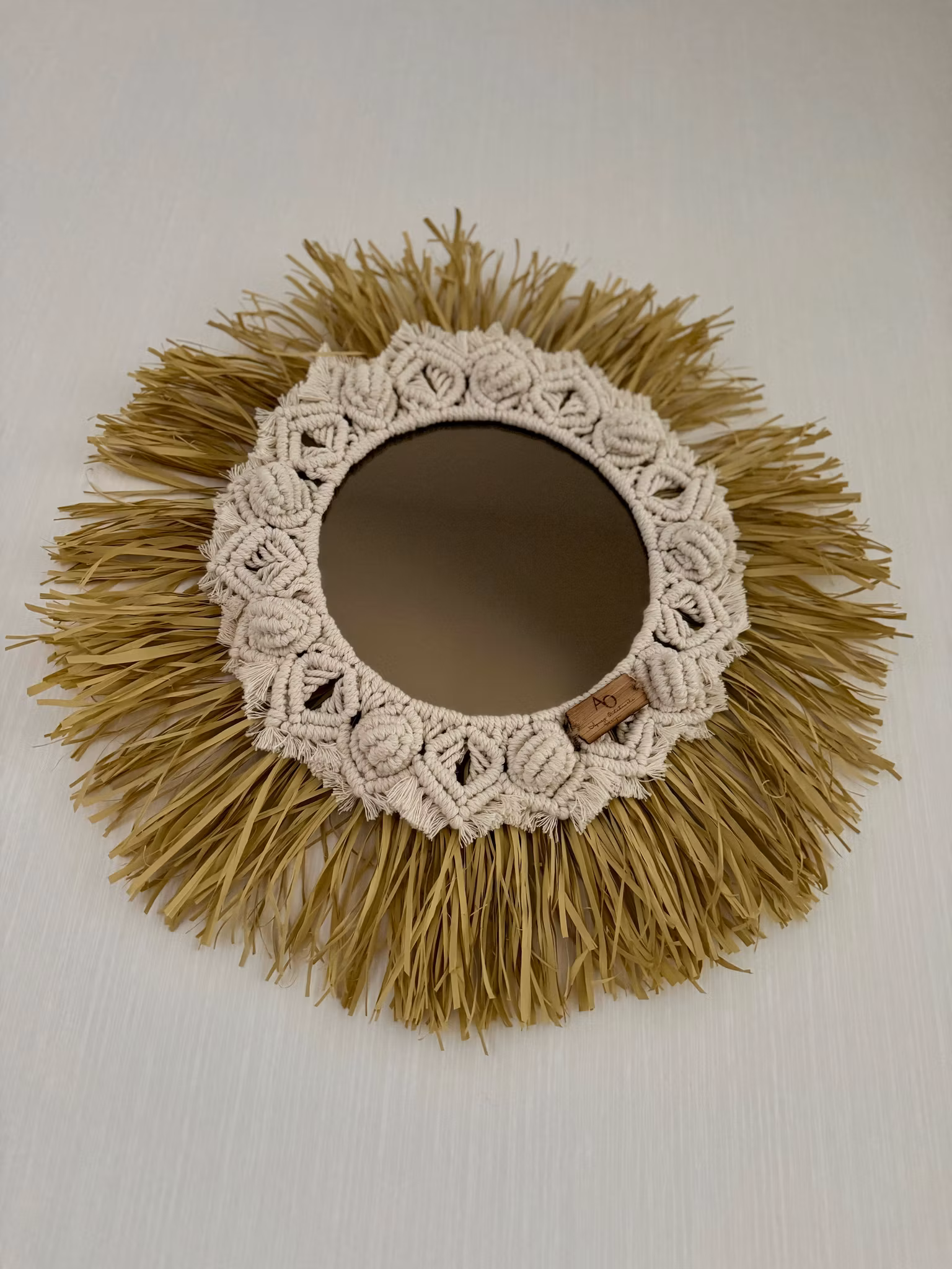 Spegel i makrame med raffia