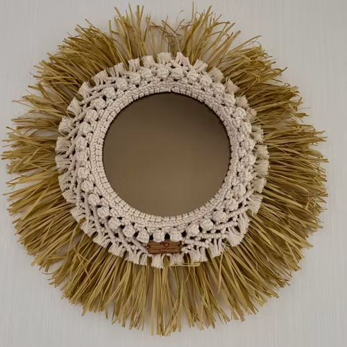 Rund makramé-spegel med raffia