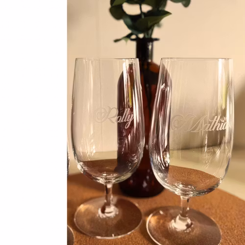 Ölglas på fot med namn