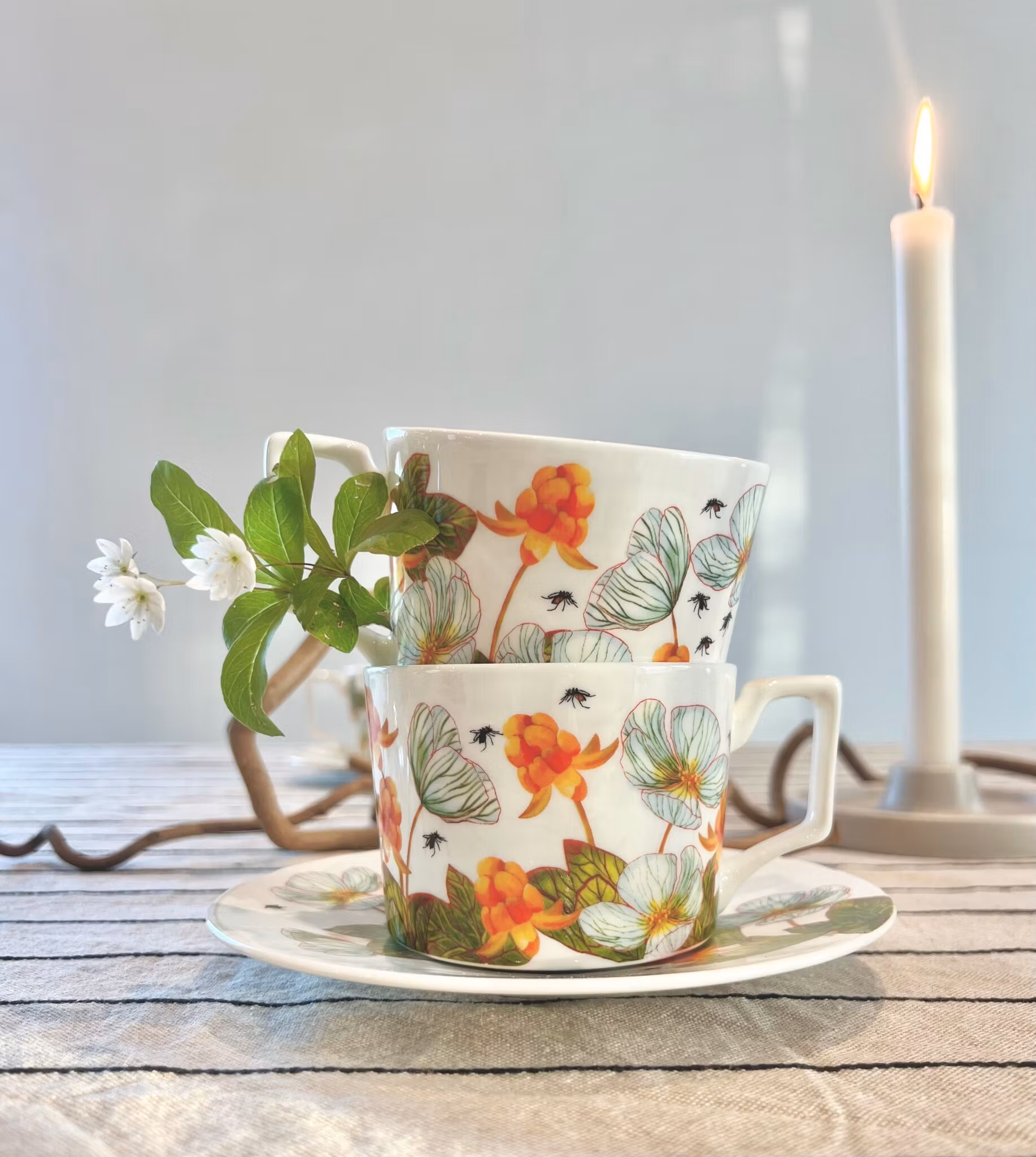 1-pack porslin Hjortronblomning med tillhörande fat