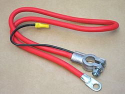 Batterikabel BKR-32 Pluspol Röd 81,5 cm.