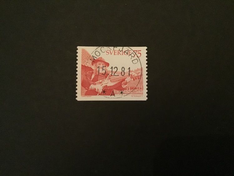 SPELMAN MED NYCKELHARPA 1975 facit nr 941 lyxstämplat MOCKFJÄRD