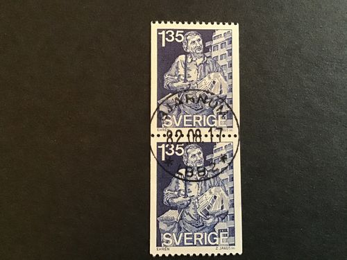 TIDNINGSDISTRUBITÖR 1982 facit nr 1202 i  LYXSTÄMPLAT PAR BJÄRNUM *LBB2*