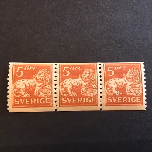 STÅENDE LEJON FNR 142 A vm cc POSTFRISKT.  3-strip KATALOGVÄRDE 2700kr