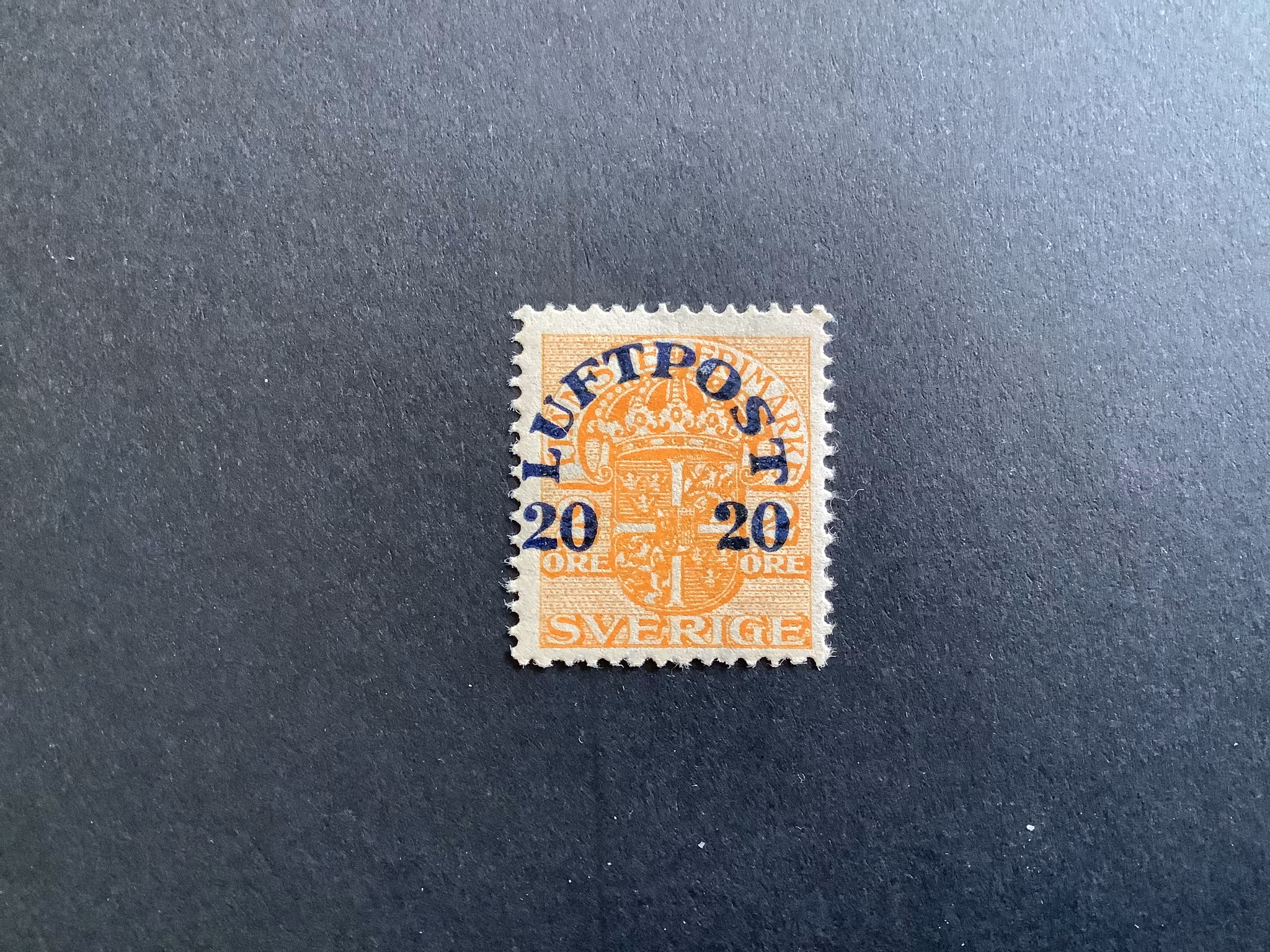 FLYGPOSTFRIMÄRKE facit nr 137 POSTFRISKT märke