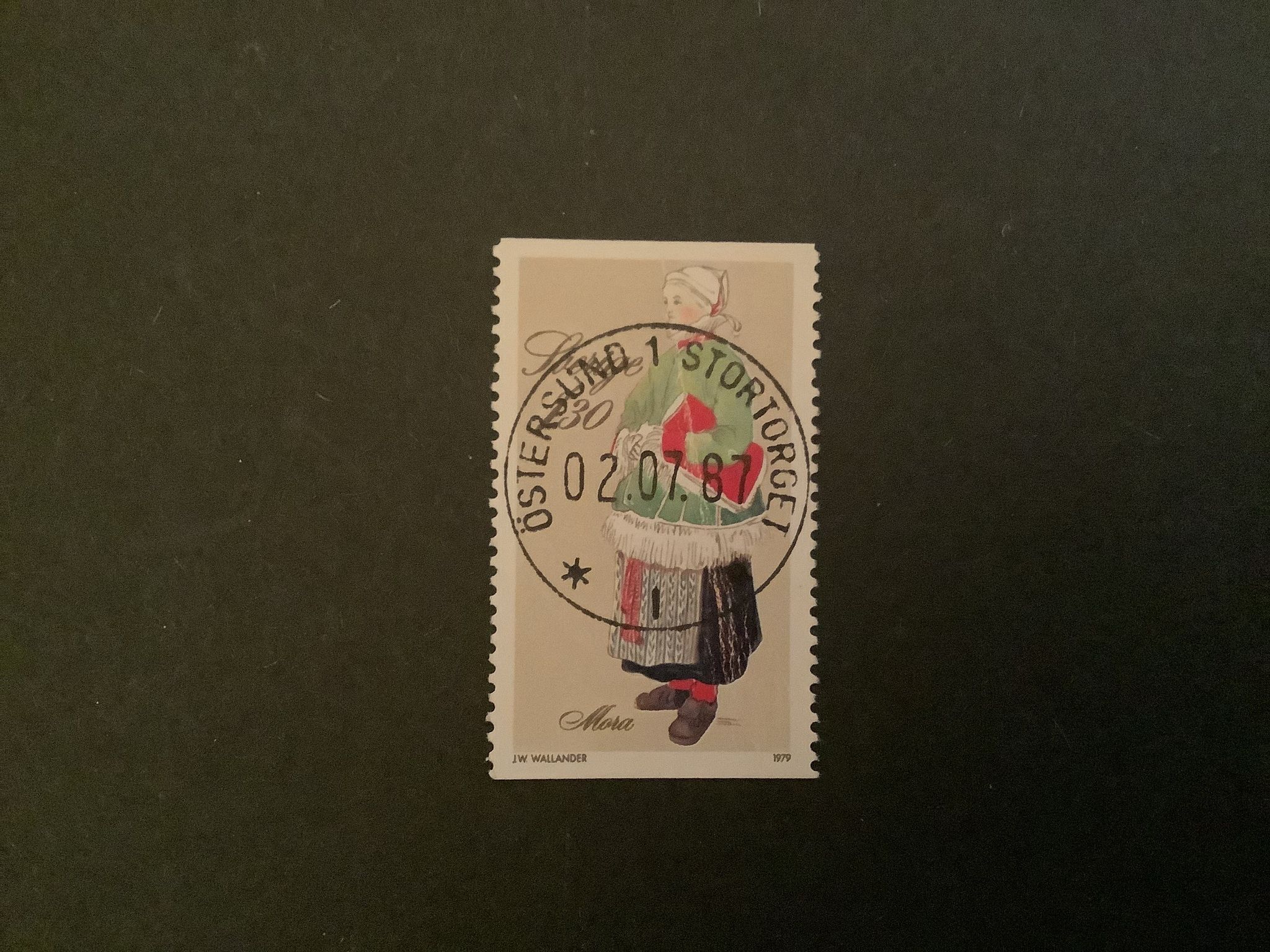 FOLKDRÄKTER 1979 facit nr 1109 LYXST ÖSTERSUND 1 STORGTORGET