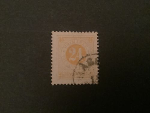 RINGTYP T 13 facit nr 34 V8 MED FÄRGLINJE I MARGINALEN
