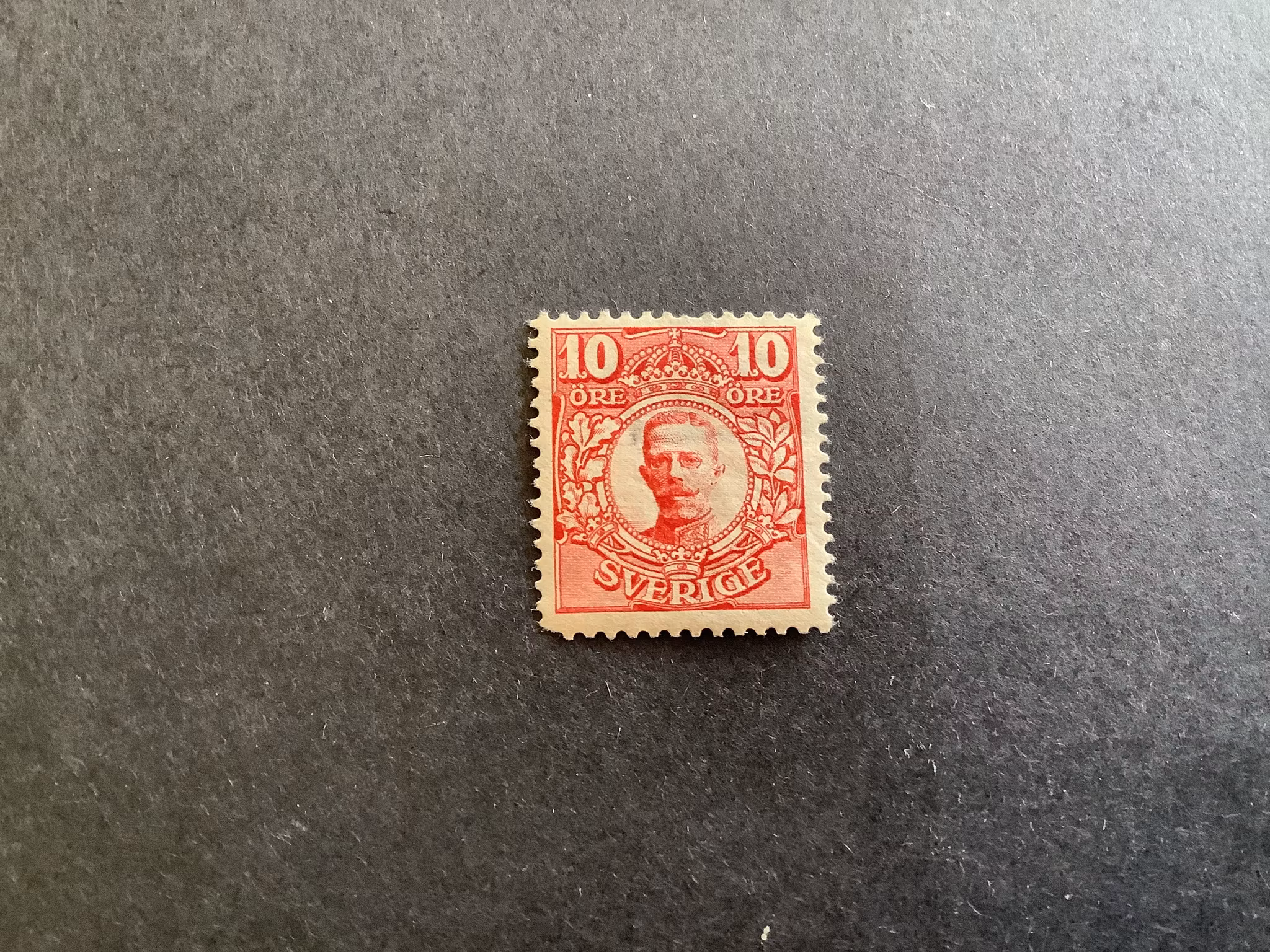 G V I MEDALJONG facit nr 76 POSTFRISKT MÄRKE MED RUND HÖRNTAND
