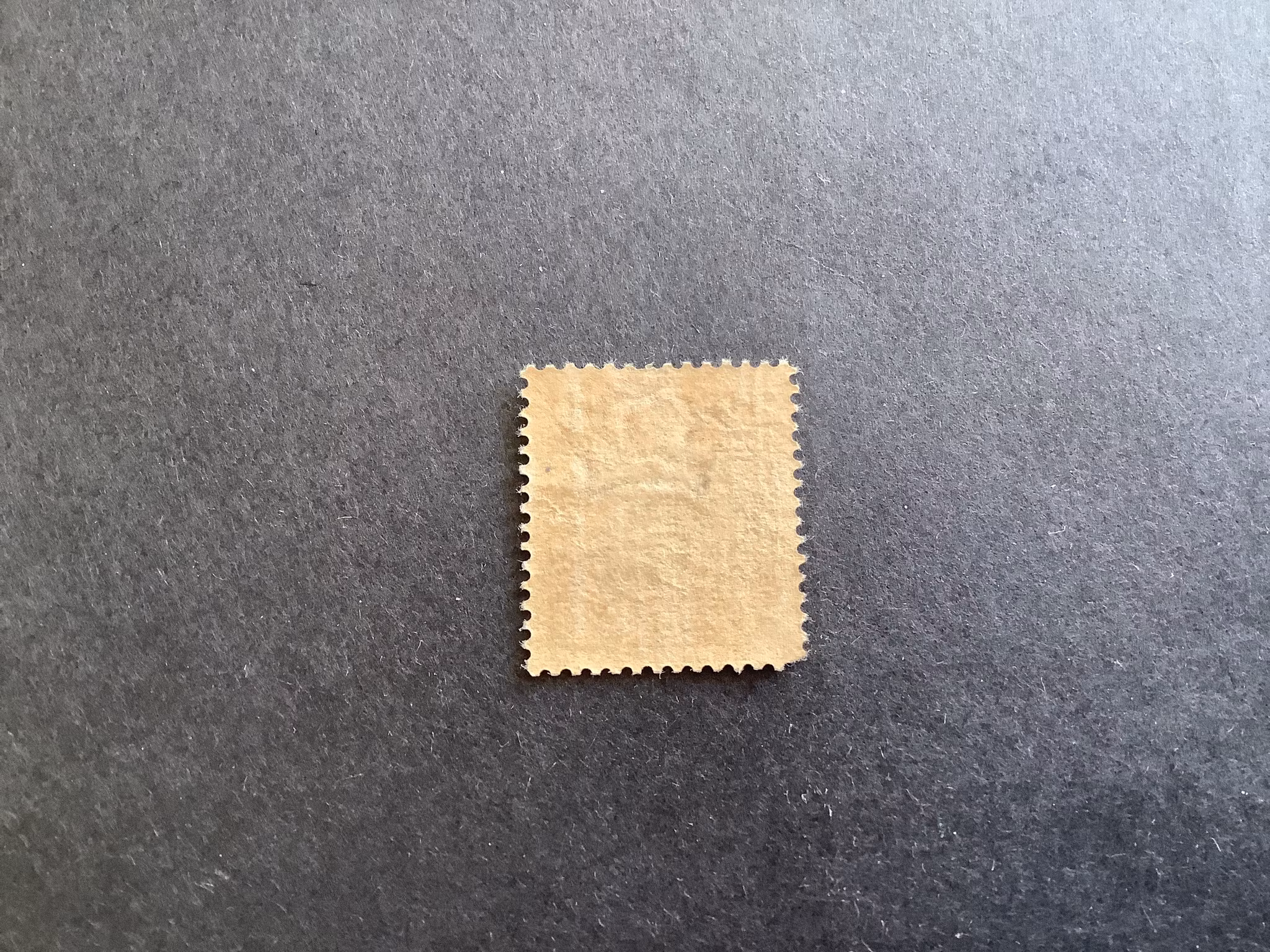 G V I MEDALJONG facit nr 76 POSTFRISKT MÄRKE MED RUND HÖRNTAND