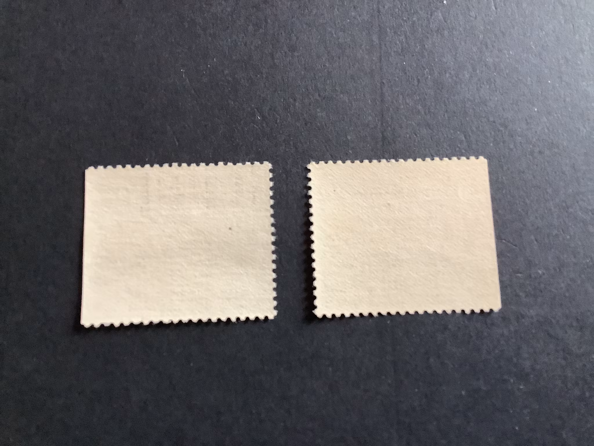 BIBELN 2 ST facit nr 328 B1 och B2 POSTFRISKA 3-SIDIGA