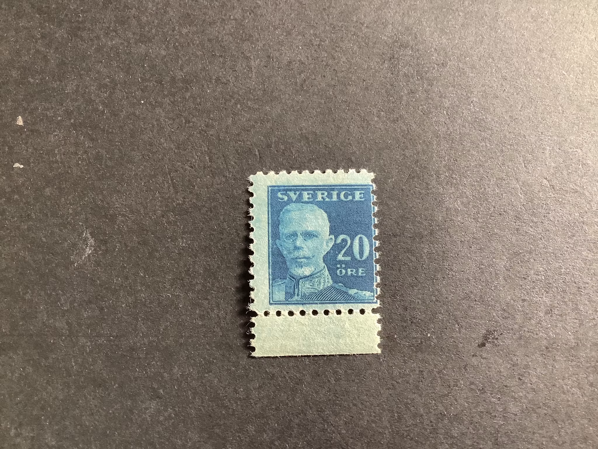 Gustaf V en face facit nr 151 C b postfriskt märke på B papper