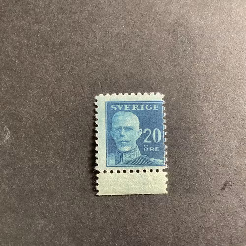 Gustaf V en face facit nr 151 C b postfriskt märke på B papper