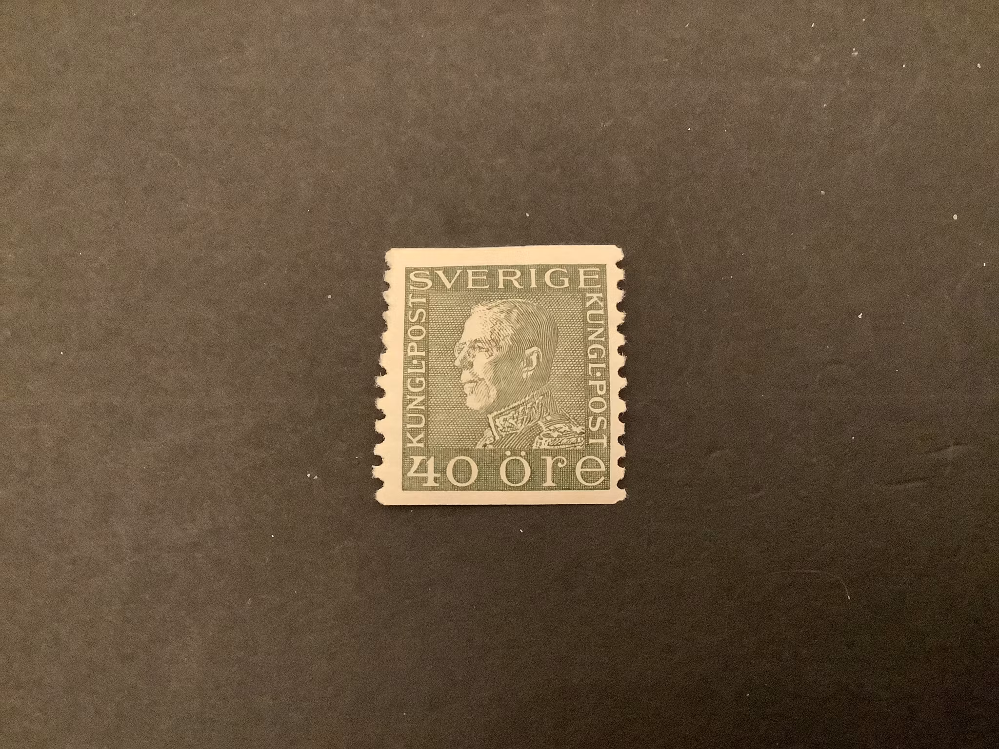Gustaf V profil vänster ostämplat märke, facit nr 190 b