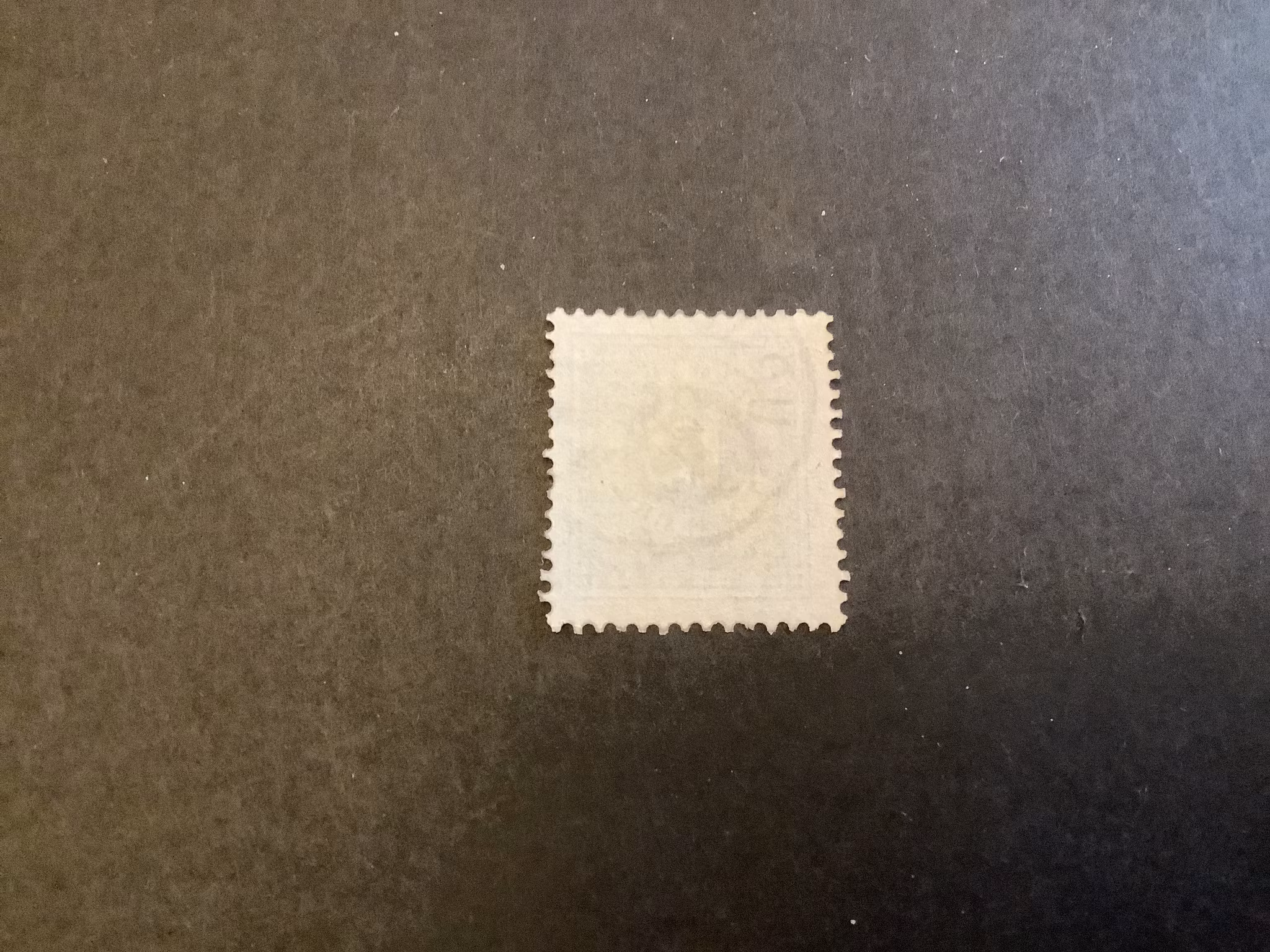 Facit nr 32 med bruten ytterram på 2 ställen