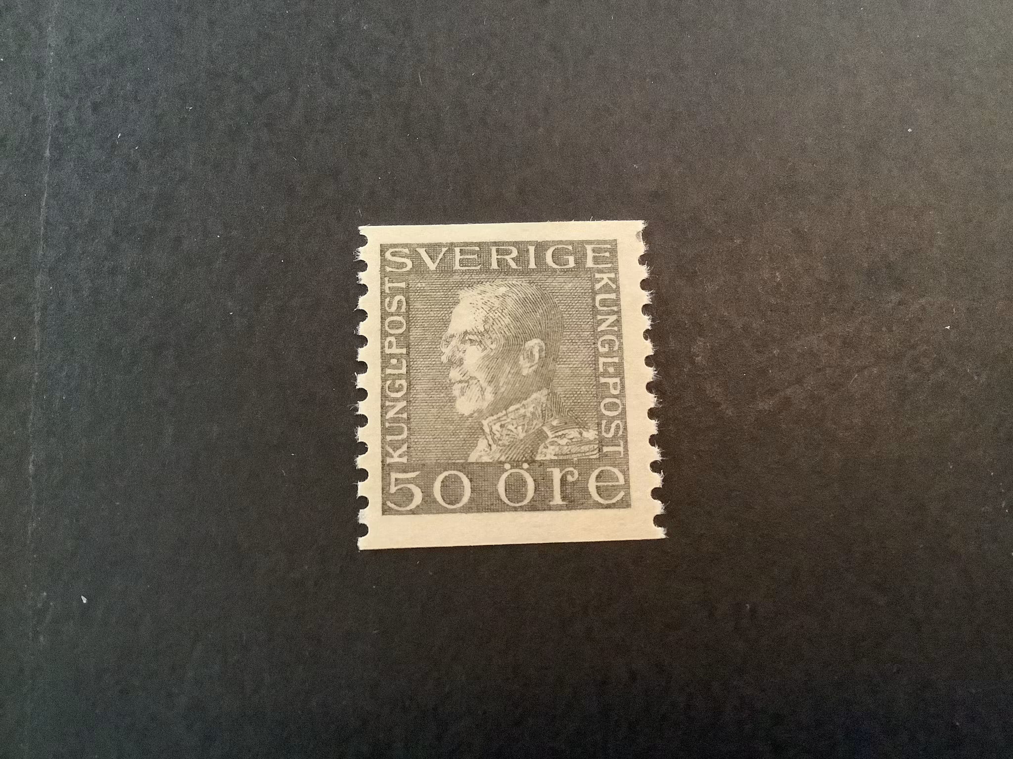 Gustaf V profil vänster ostämplat märke, facit nr 192 b
