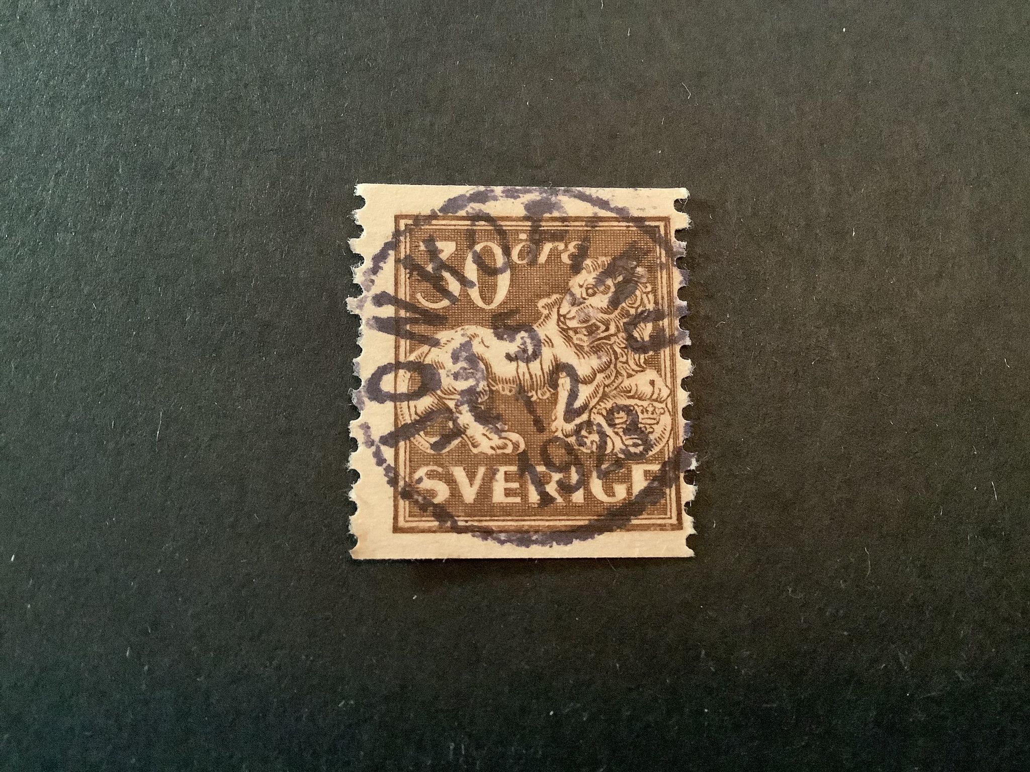 Stående lejon facit nr 148 A praktstämplat JÖNKÖPING