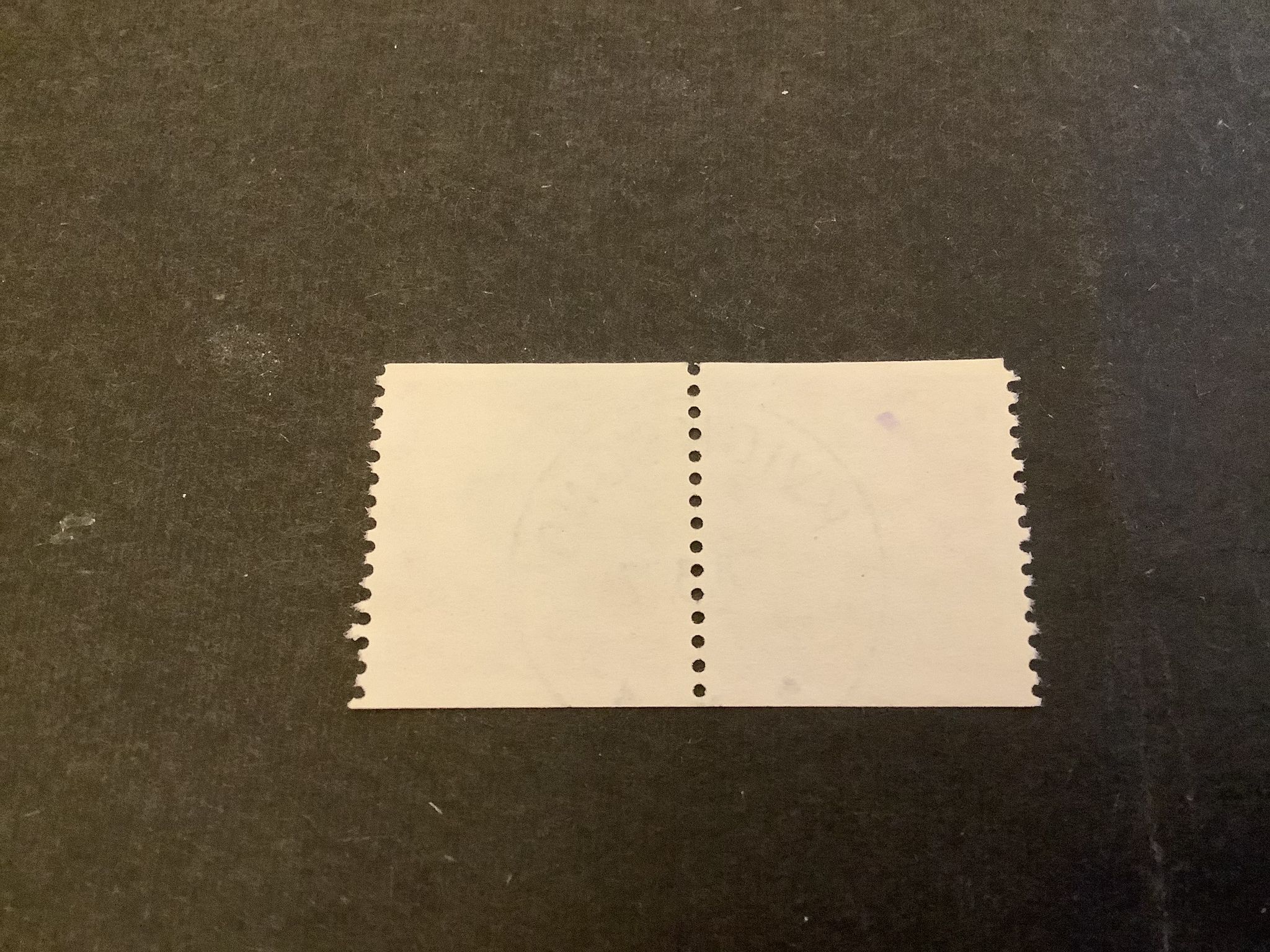 Gustaf VI Adolf typ III facit nr 437 A praktstämplat 2+2-sidigt par KVICKSUND