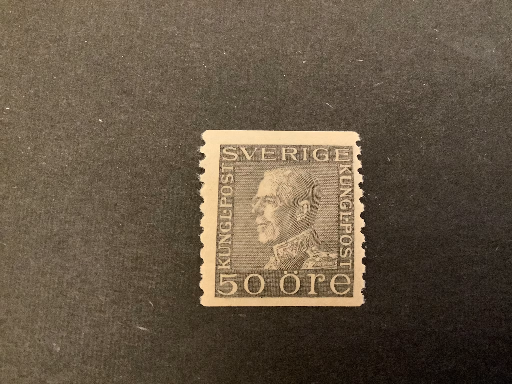Gustaf V profil vänster på Agry papper postfriskt, facit nr 192 a