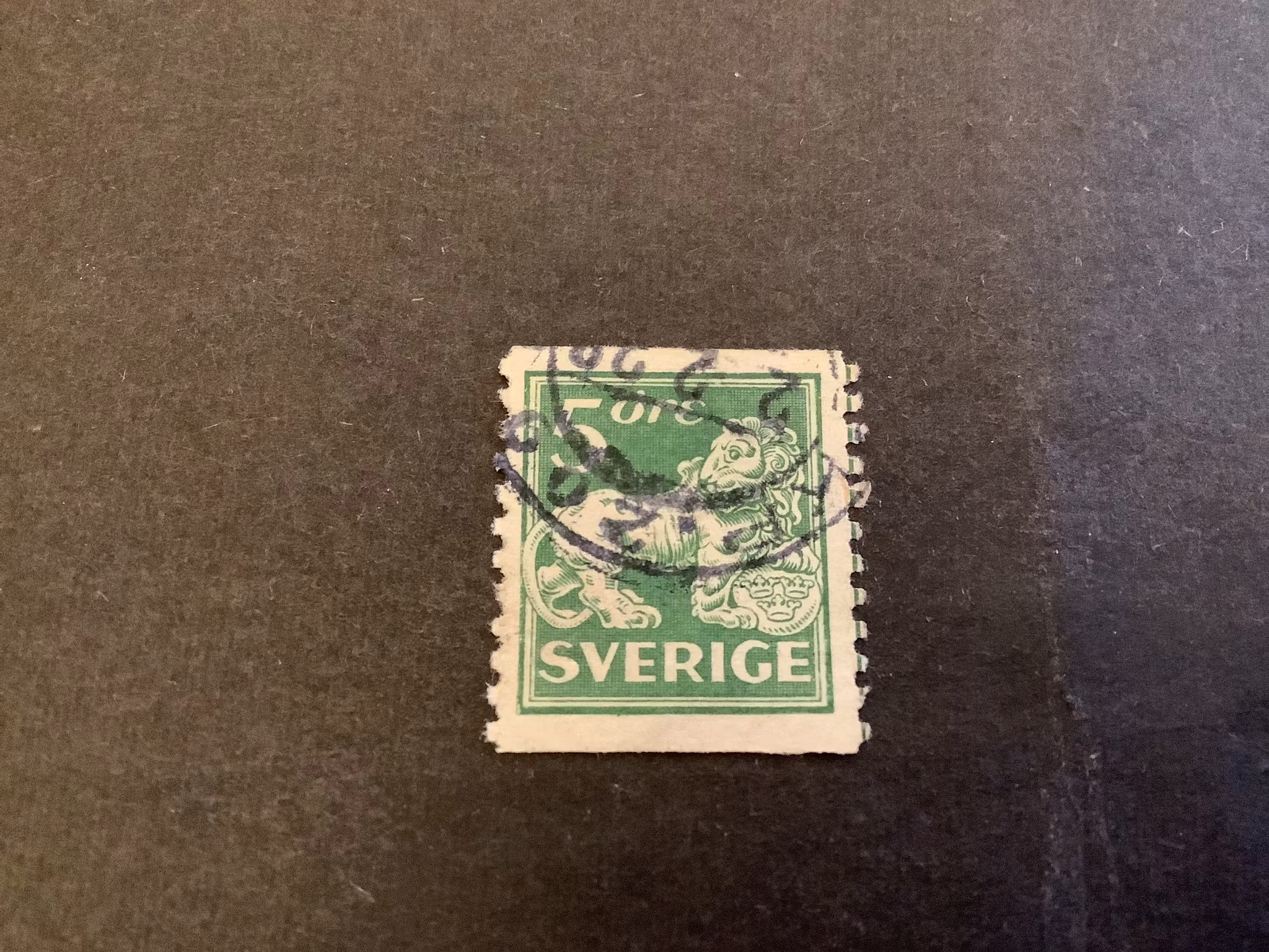 Stående lejon TYP II facit nr 143 A med lödskarvslinje