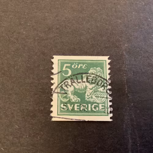 Stående lejon facit nr 143 A med plåtspricka