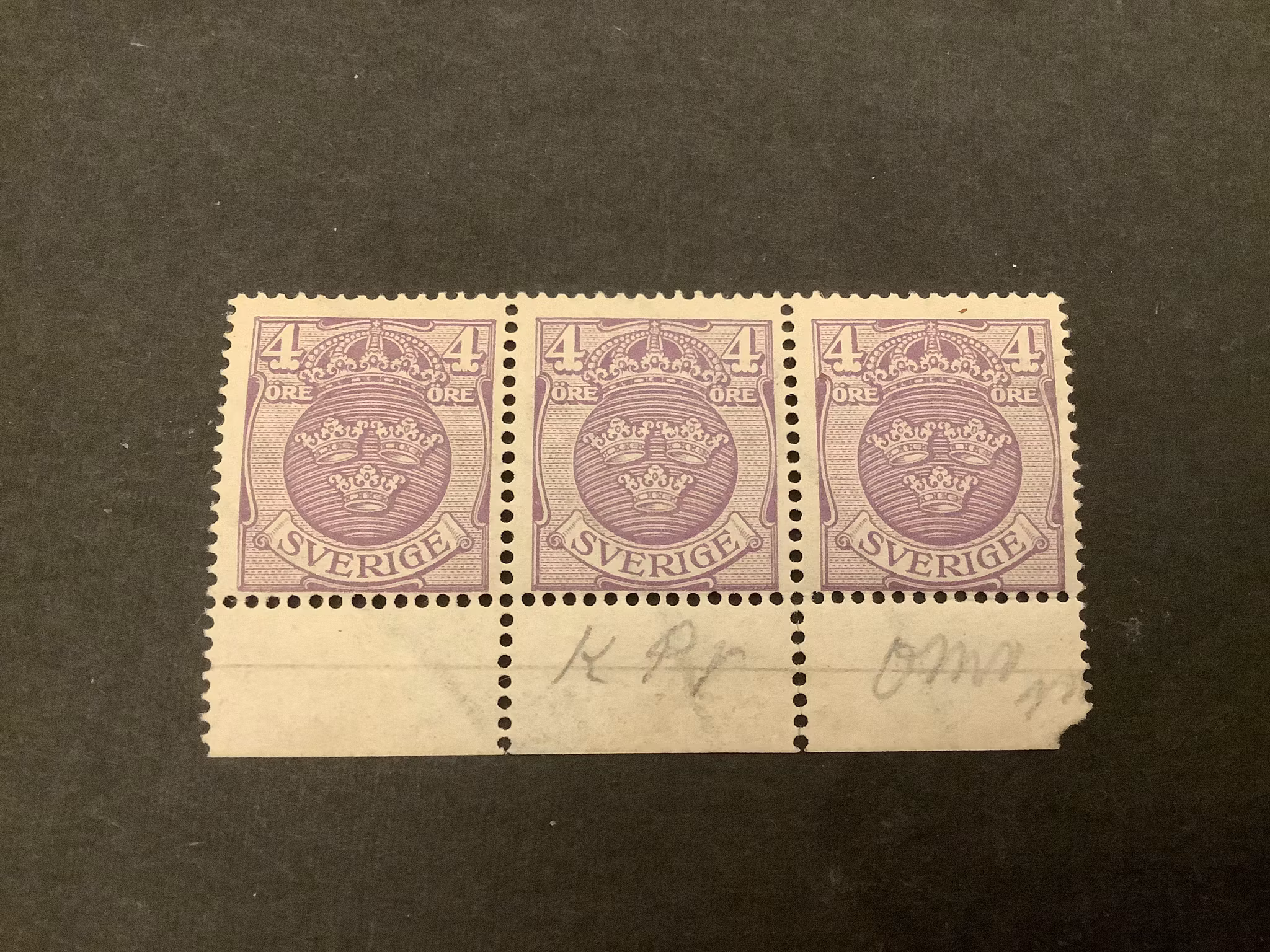Lilla riksvapnet facit nr 74 cxz postfriskt 3-strip